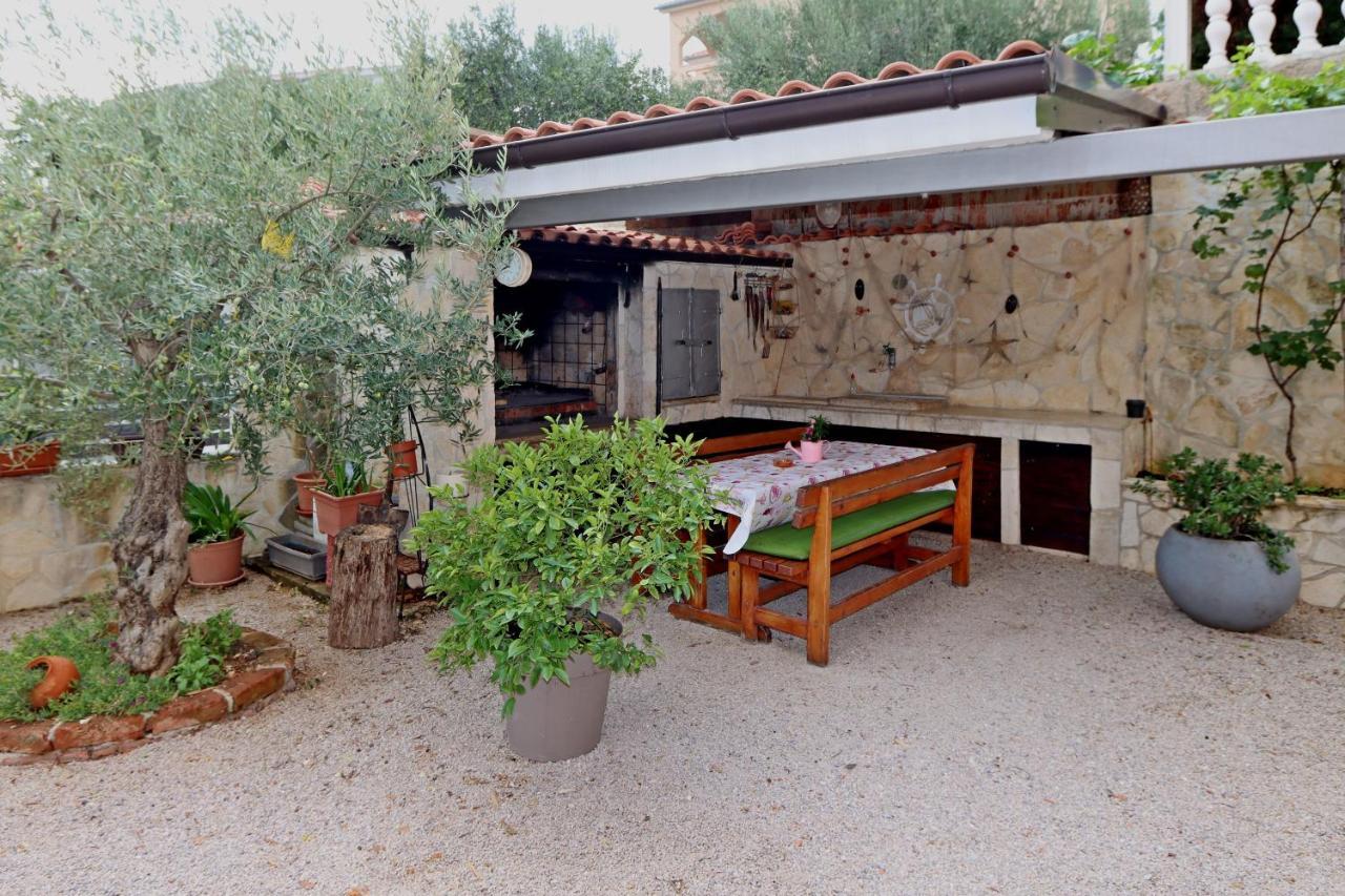 Apartments With A Parking Space Kornic, Krk - 415 מראה חיצוני תמונה