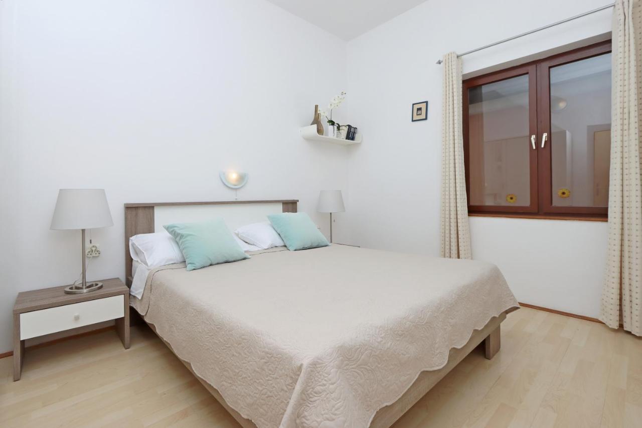 Apartments With A Parking Space Kornic, Krk - 415 מראה חיצוני תמונה