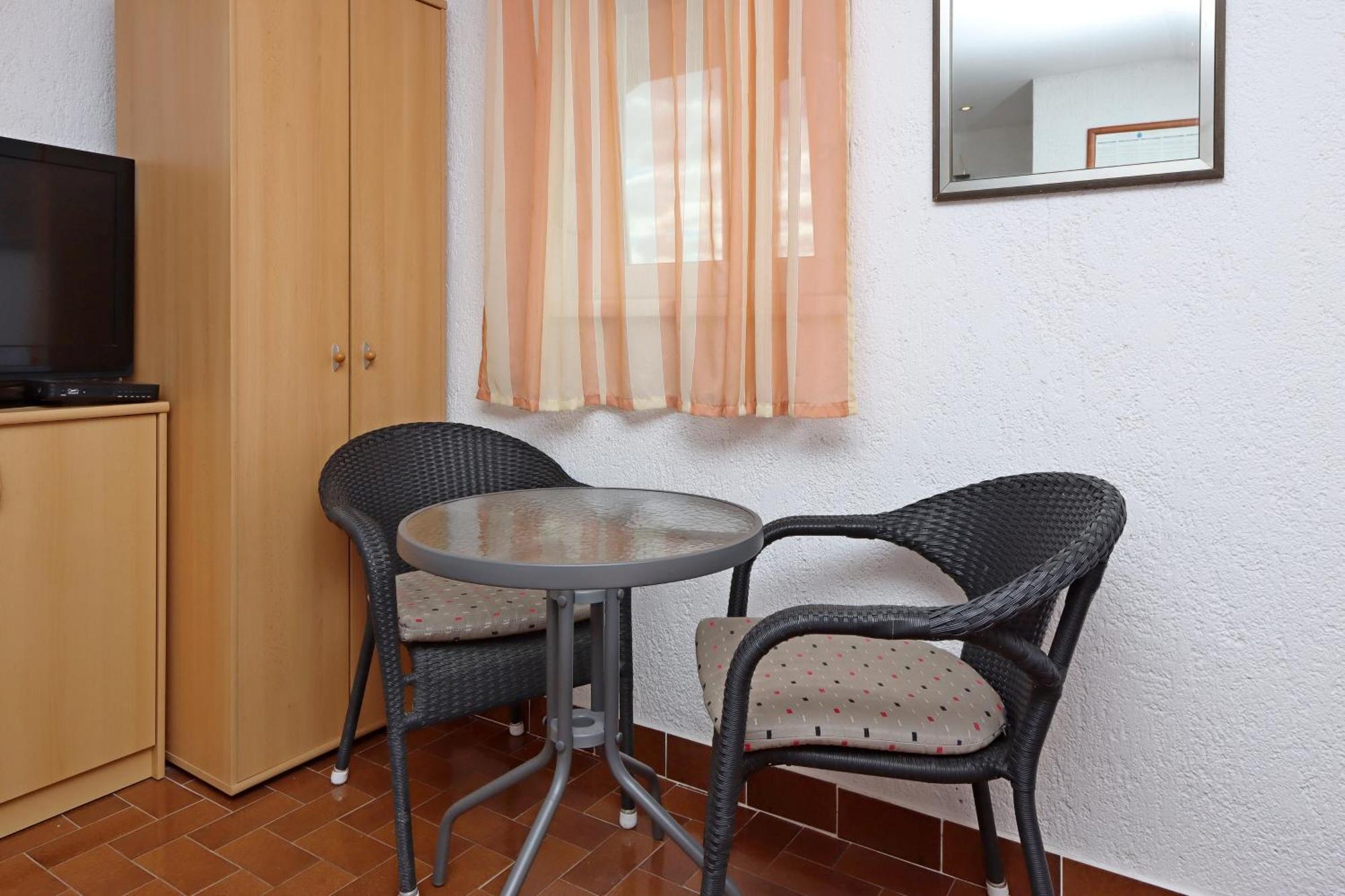 Apartments With A Parking Space Kornic, Krk - 415 מראה חיצוני תמונה